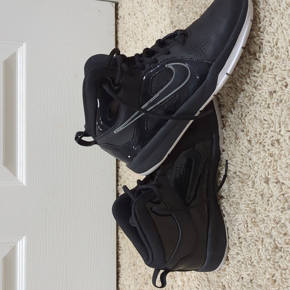 Kids Nike basketball shoes size 7